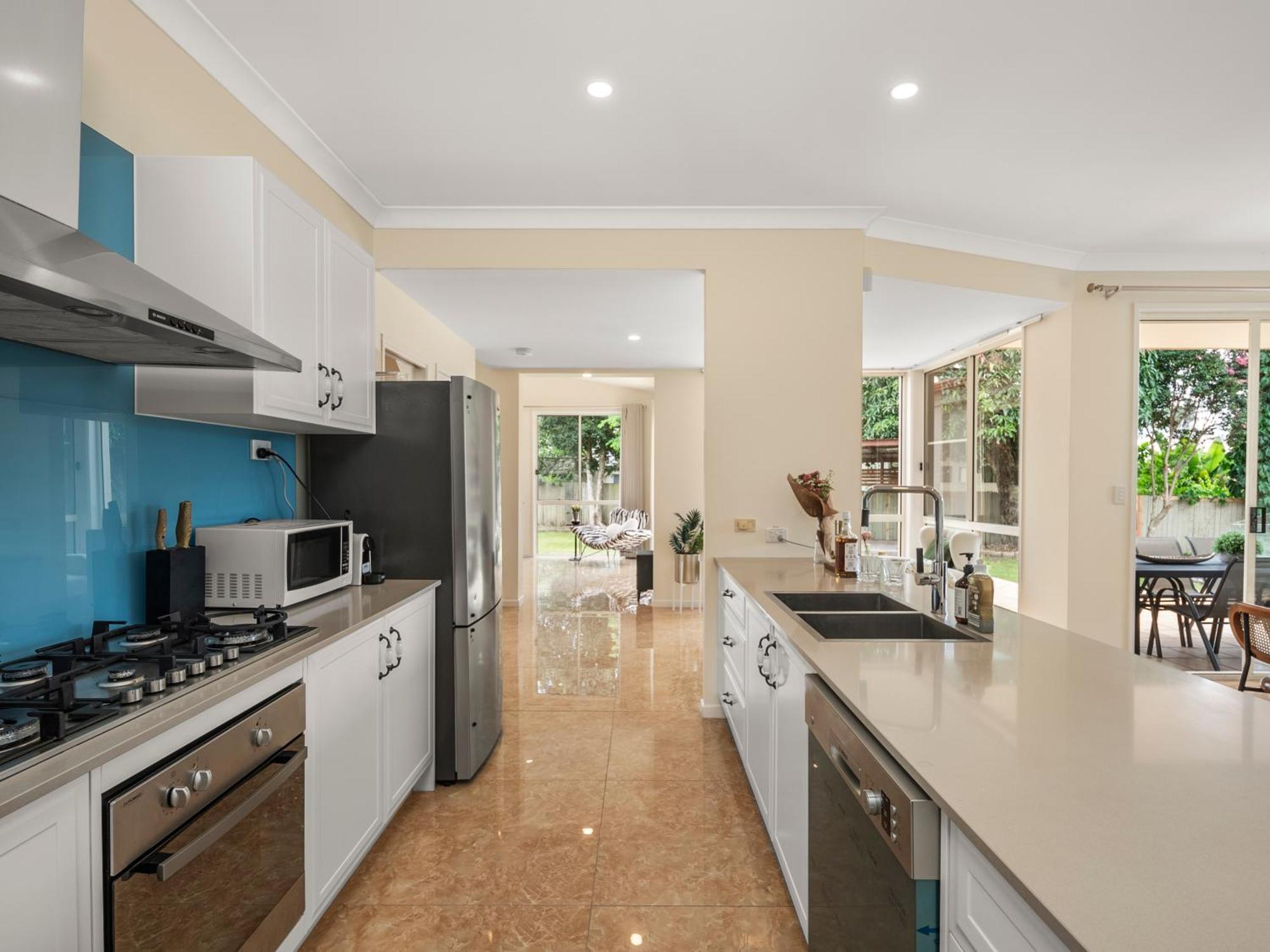 Spacious Waterfront Retreat In Broadbeach Waters Holiday home