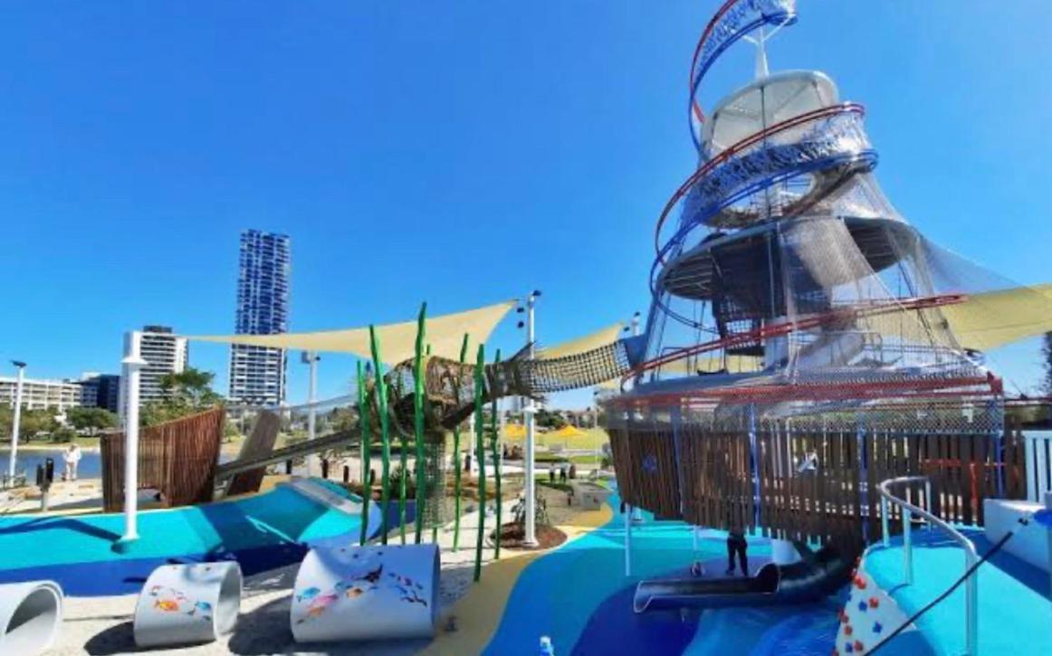 Apartment Broadwater Parklands Paradise-one & Two Bedroom
