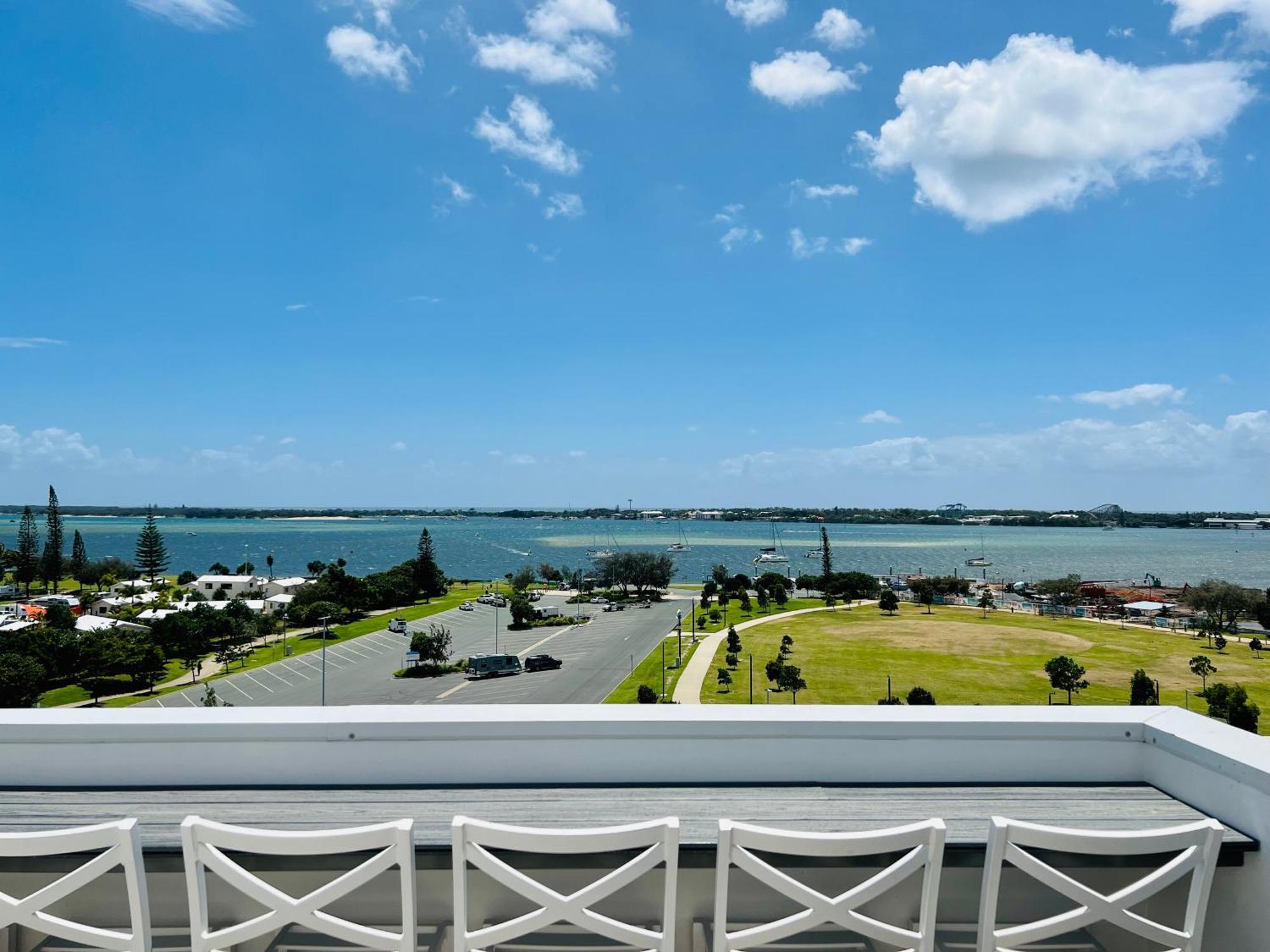 Broadwater Parklands Paradise-one & Two Bedroom Gold Coast
