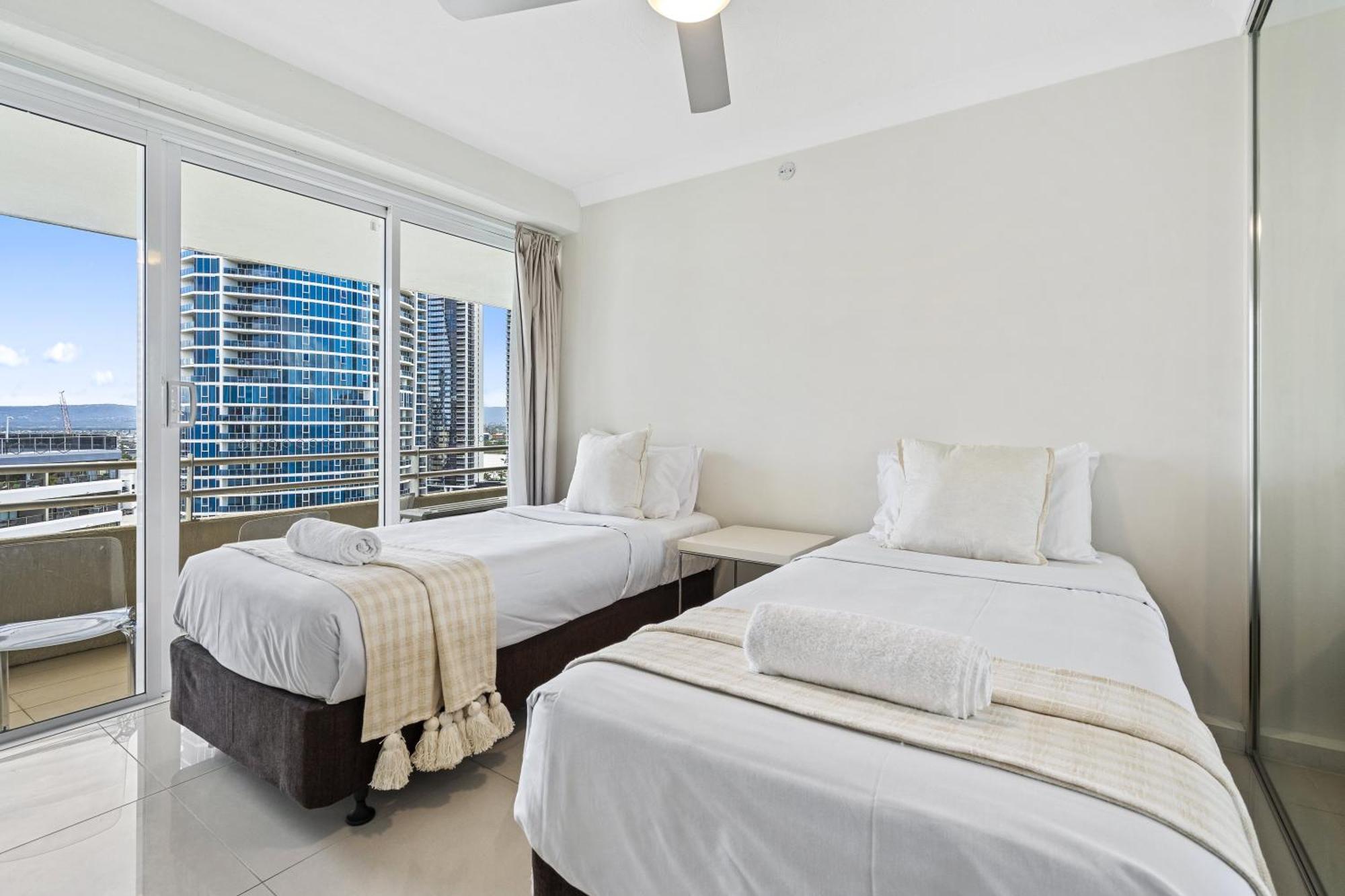 Apartment Stunning Ocean Views In 2 Bedroom Unit At Zenith - Q Gold Coast