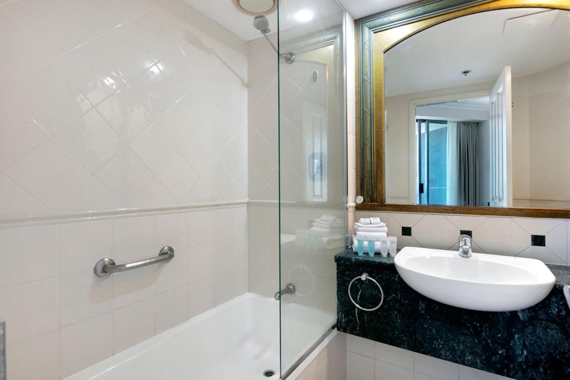 Apartment Two Bedroom Dual Key At Legends *