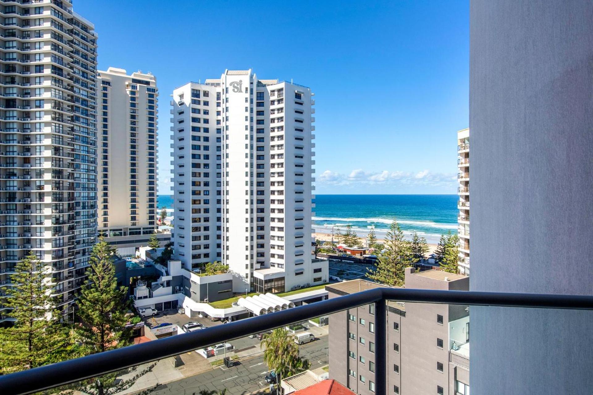 Two Bedroom Dual Key At Legends Apartment *