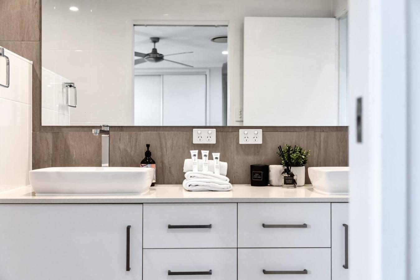 Mermaid Waters Waterfront Hideaway Holiday home Gold Coast