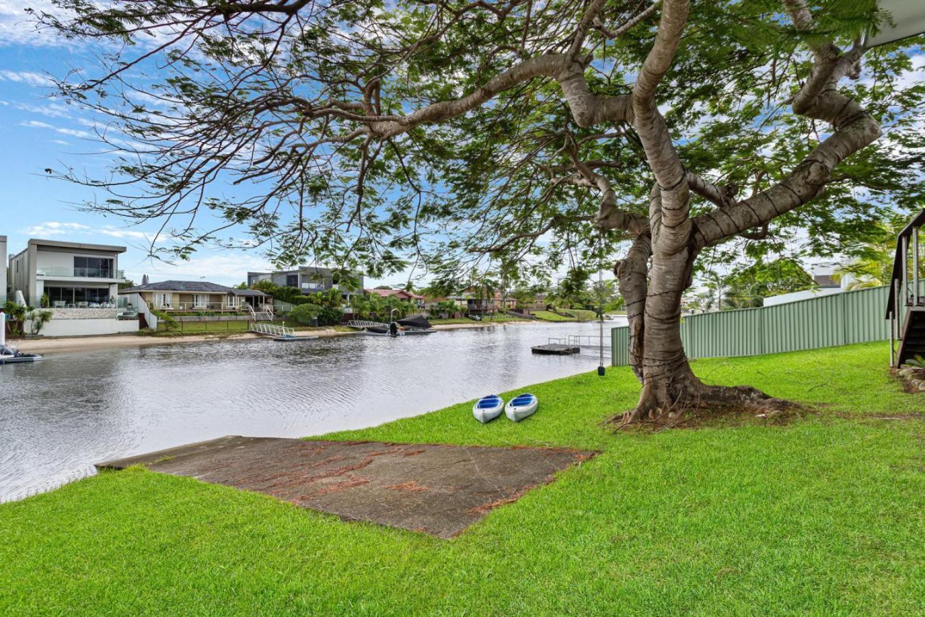 Mermaid Waters Waterfront Hideaway Holiday home *