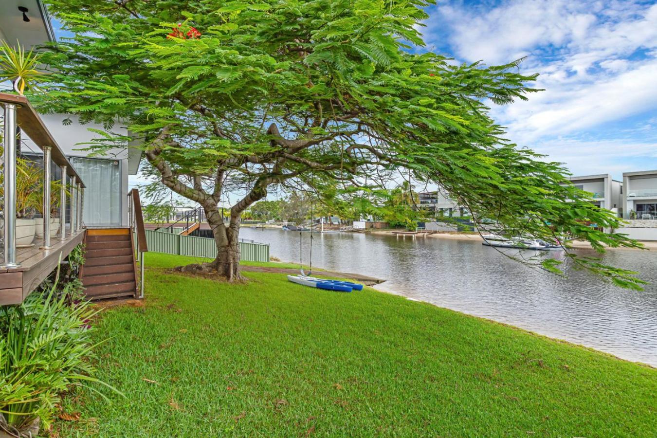 Mermaid Waters Waterfront Hideaway