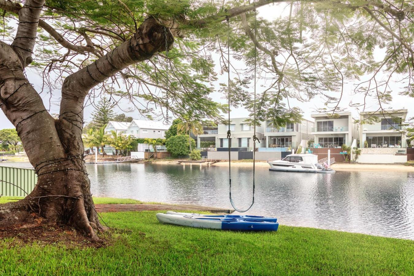 Mermaid Waters Waterfront Hideaway Holiday home