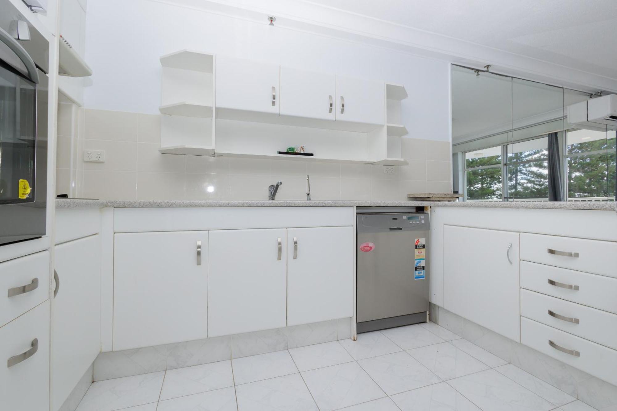 Aparthotel Burleigh Surf 4*