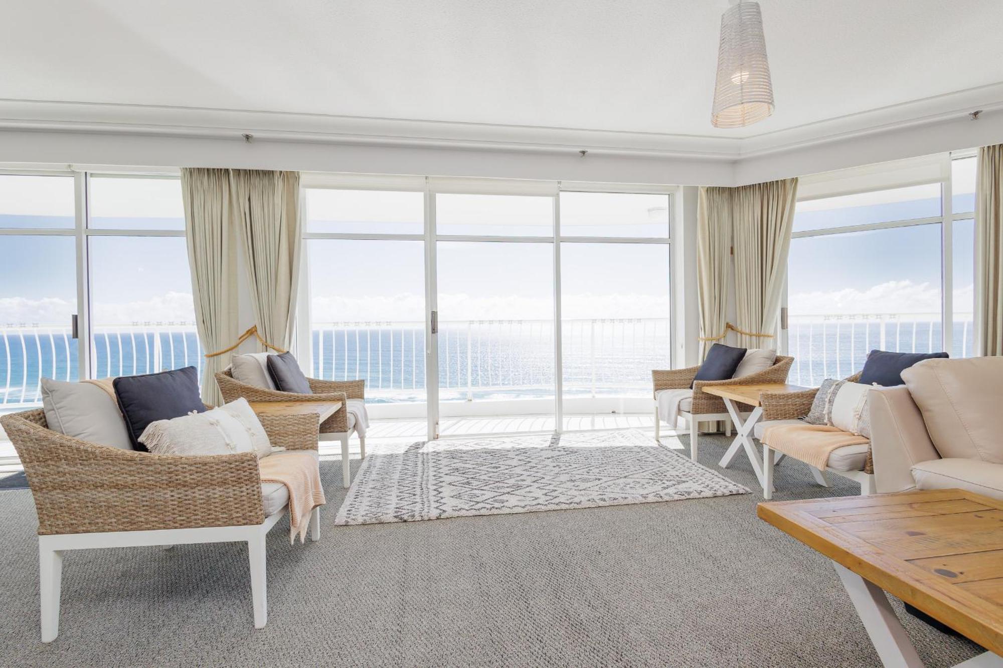 Burleigh Surf Aparthotel 4*