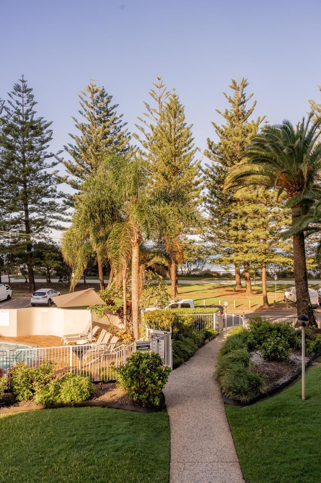 Aparthotel Cashelmara Beachfront 4*