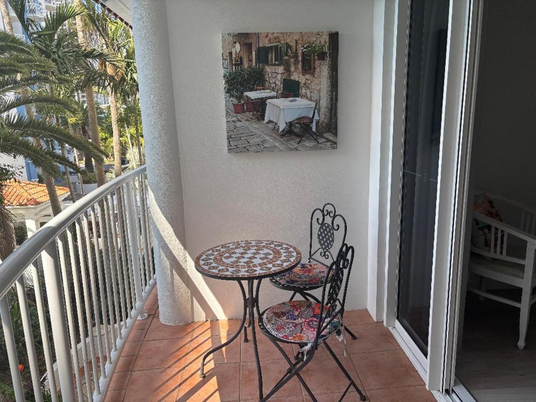 Location Location Location - Broadbeach :) * Gold Coast