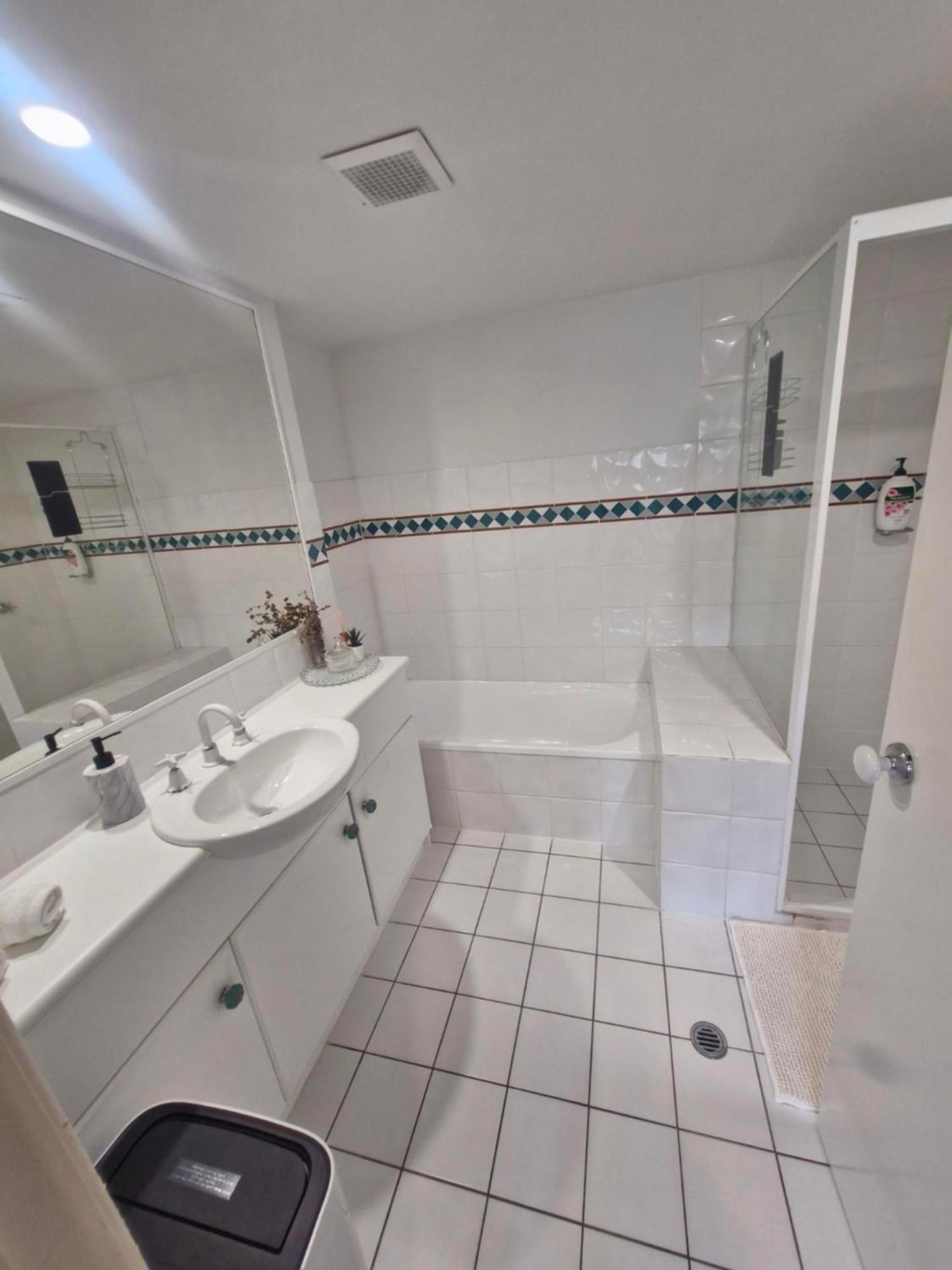 Resort, Perfect Location ! * Gold Coast
