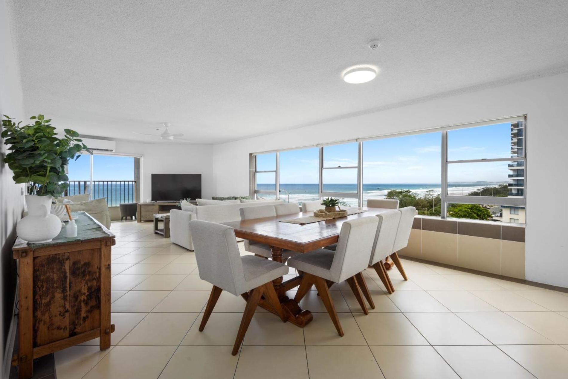 Absolute Beachfront In Paradise Apartment *