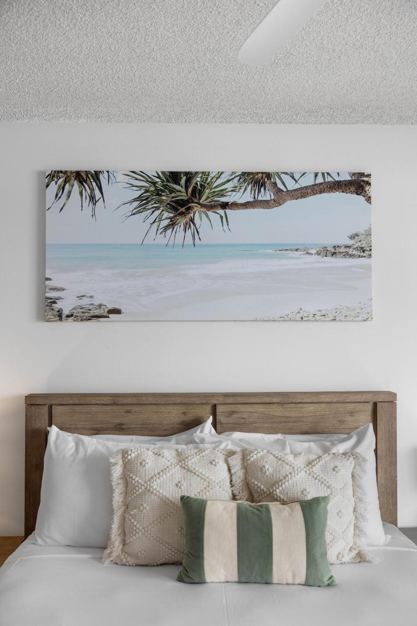 Absolute Beachfront In Paradise Apartment *
