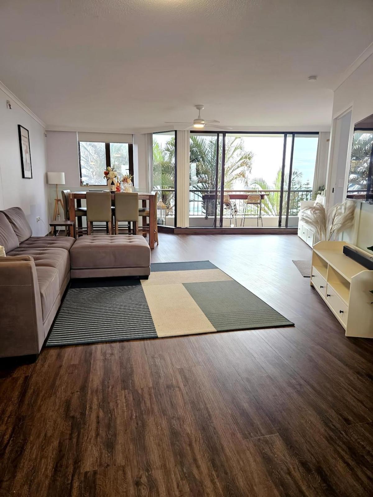 Beachfront Hideaway - Serenity By The Sea * Gold Coast
