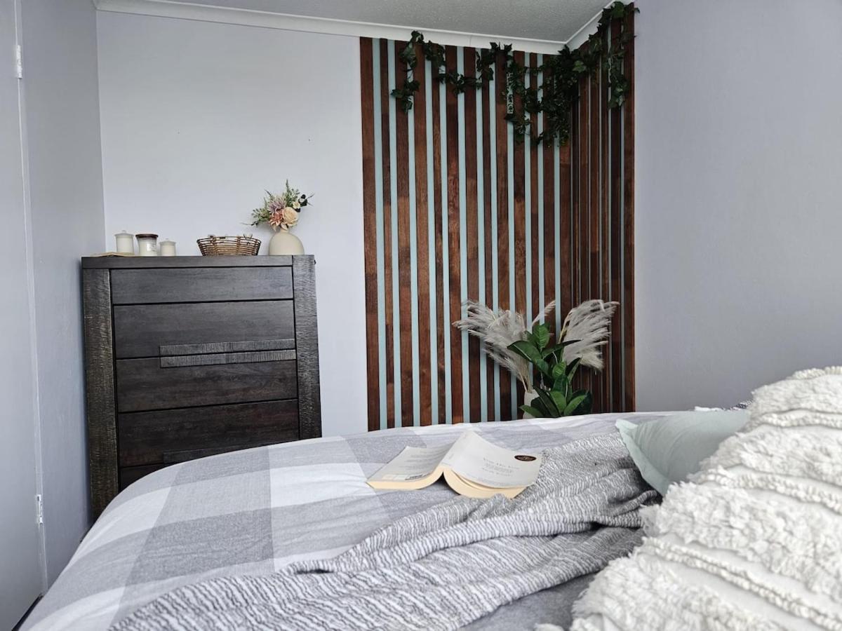 Apartment Beachfront Hideaway - Serenity By The Sea Gold Coast