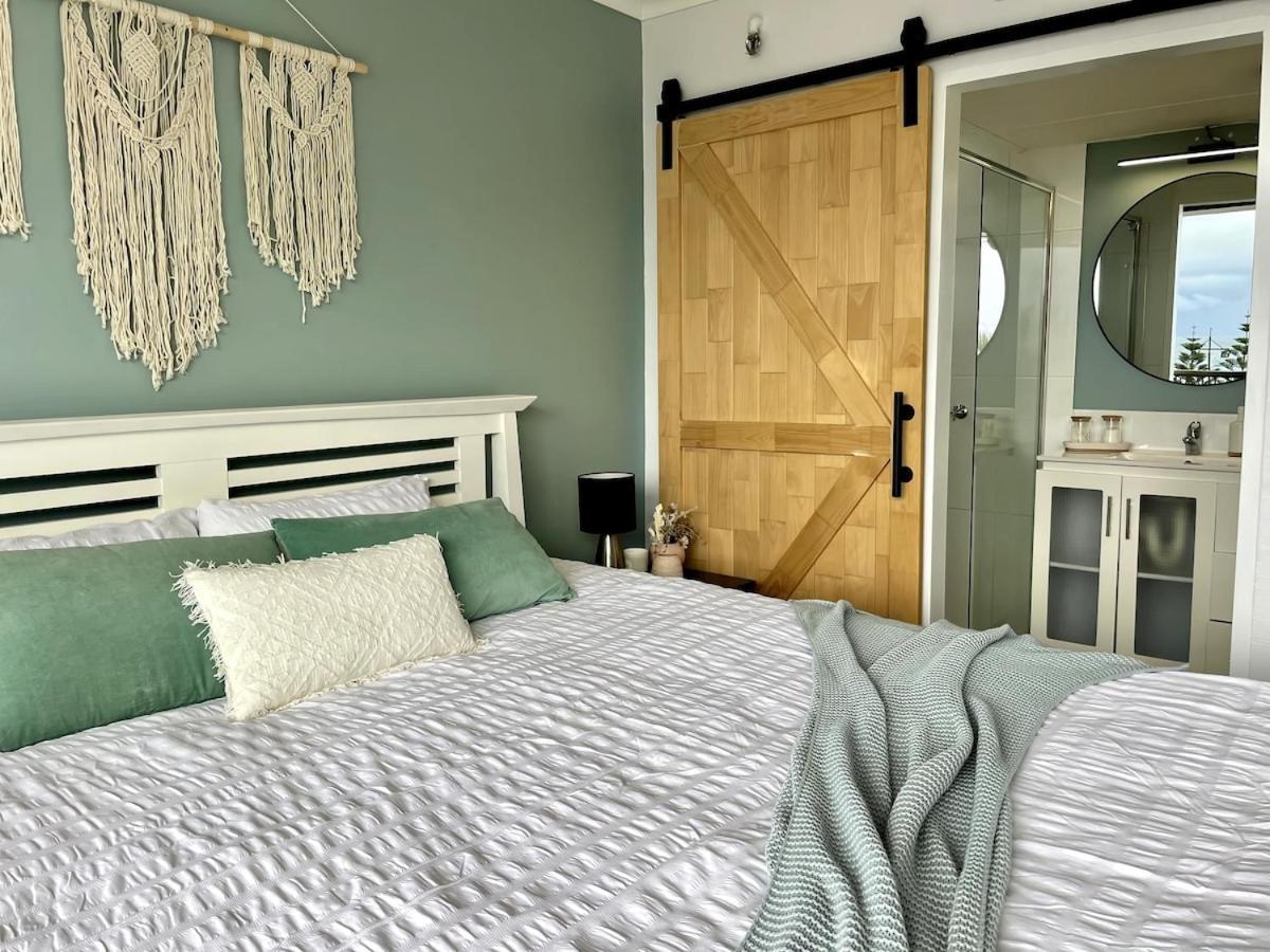 Beachfront Hideaway - Serenity By The Sea Gold Coast