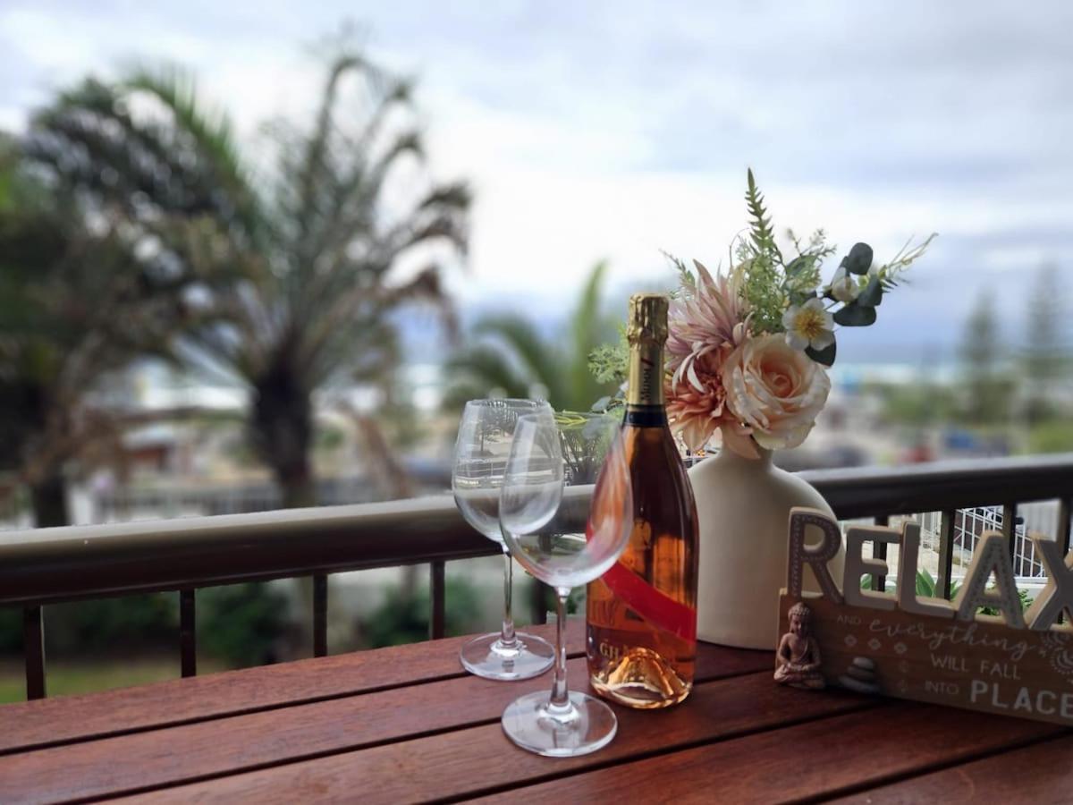 Beachfront Hideaway - Serenity By The Sea Apartment Gold Coast
