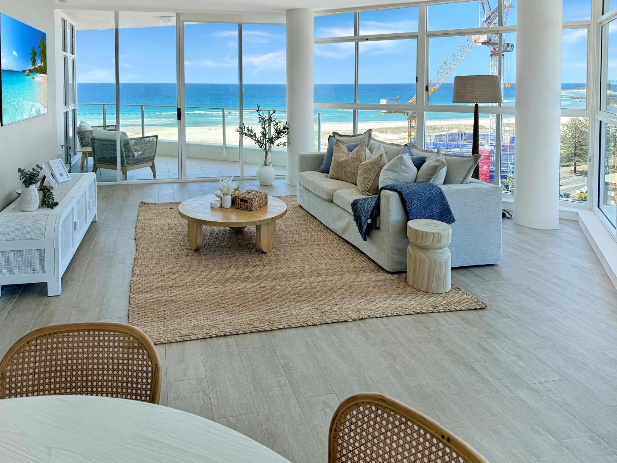 Apartment New 2 Level Coastal Luxe Penthouse With Rooftop