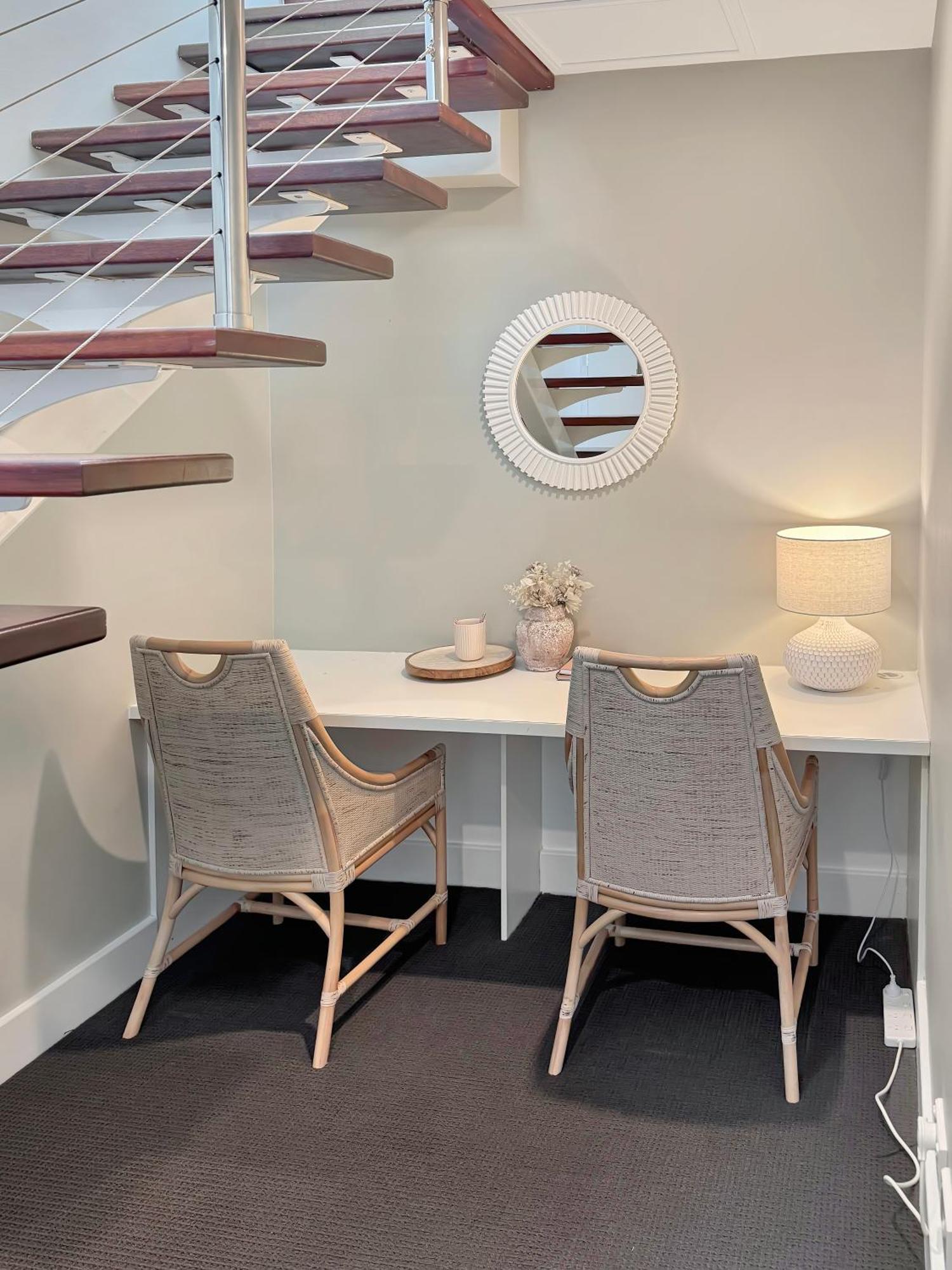 Apartment New 2 Level Coastal Luxe Penthouse With Rooftop *