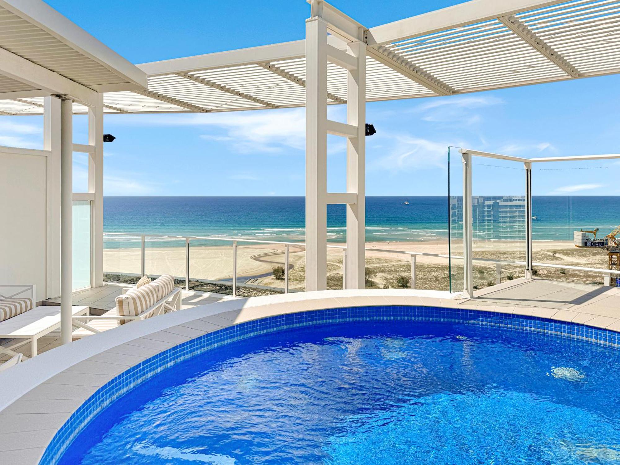 New 2 Level Coastal Luxe Penthouse With Rooftop *