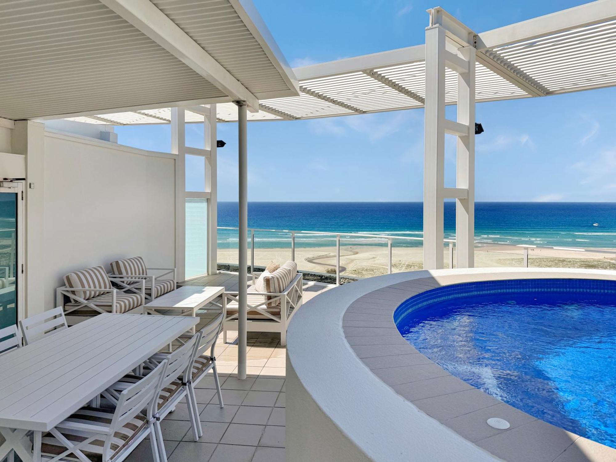 New 2 Level Coastal Luxe Penthouse With Rooftop Gold Coast