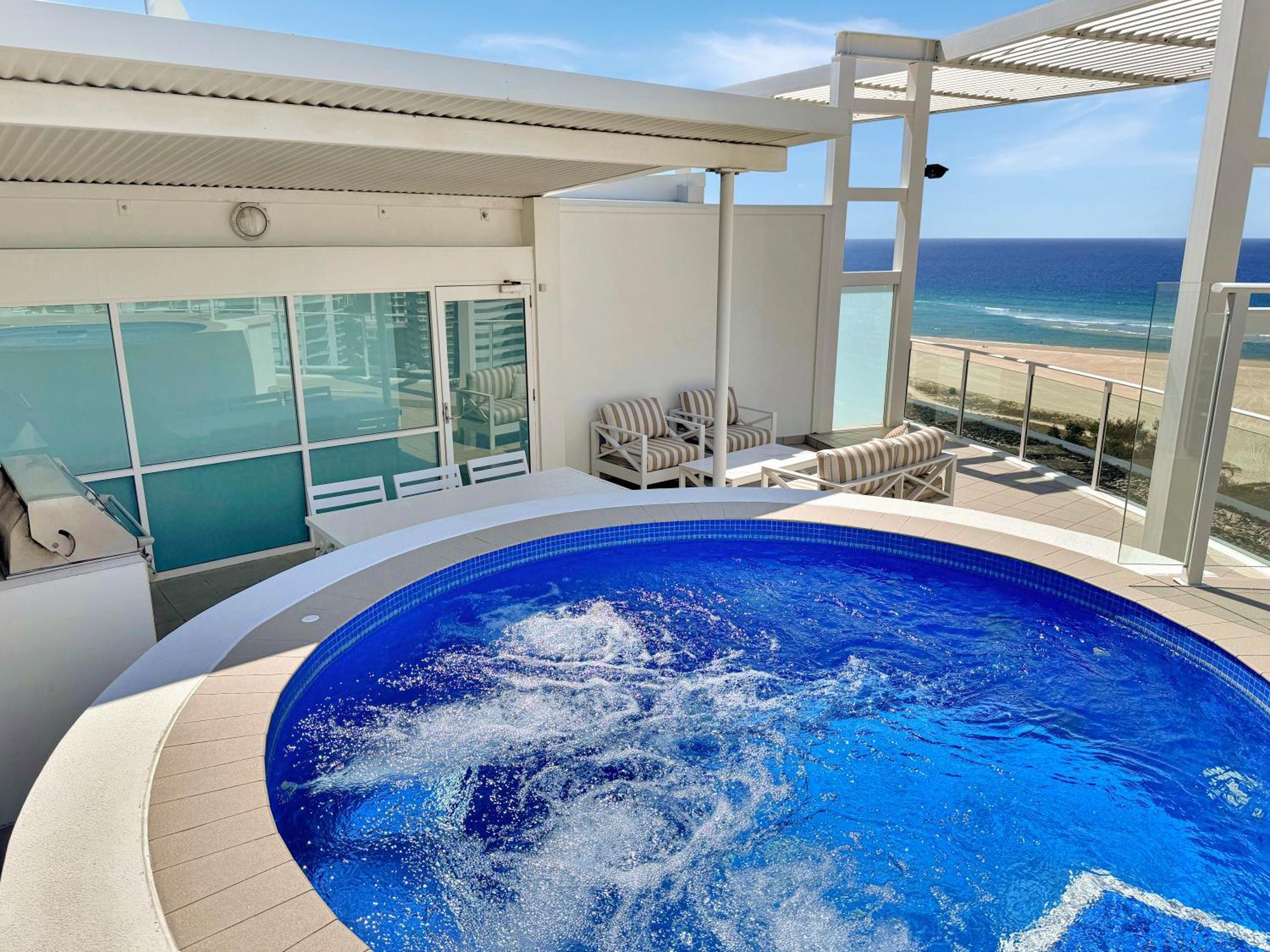 New 2 Level Coastal Luxe Penthouse With Rooftop Gold Coast