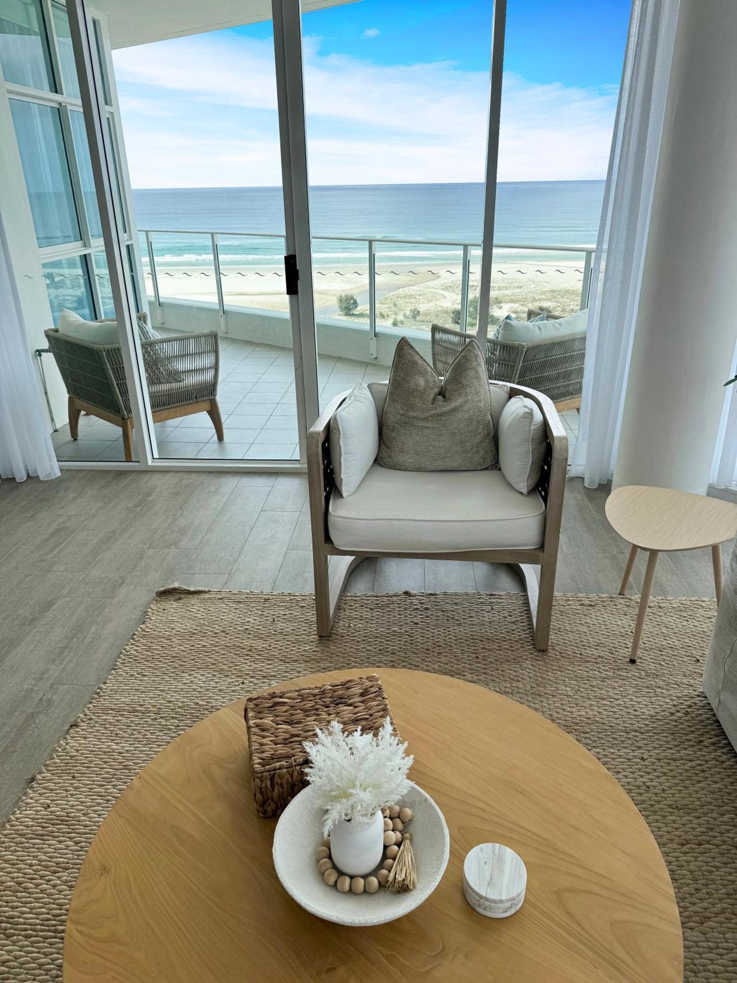 Apartment New 2 Level Coastal Luxe Penthouse With Rooftop