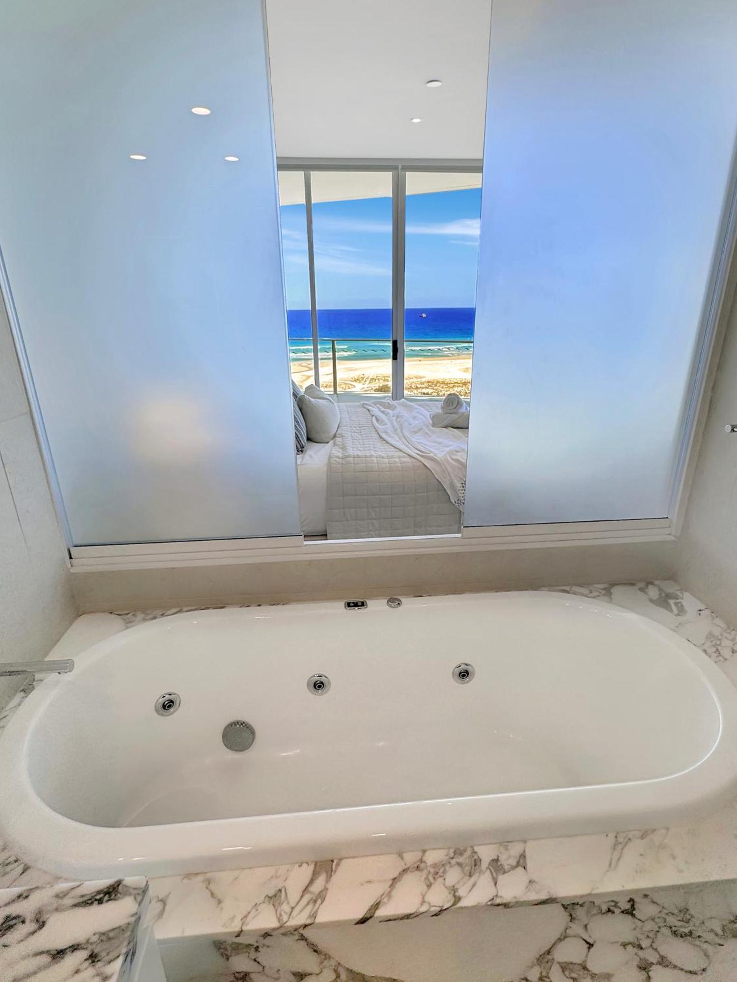 New 2 Level Coastal Luxe Penthouse With Rooftop Apartment *
