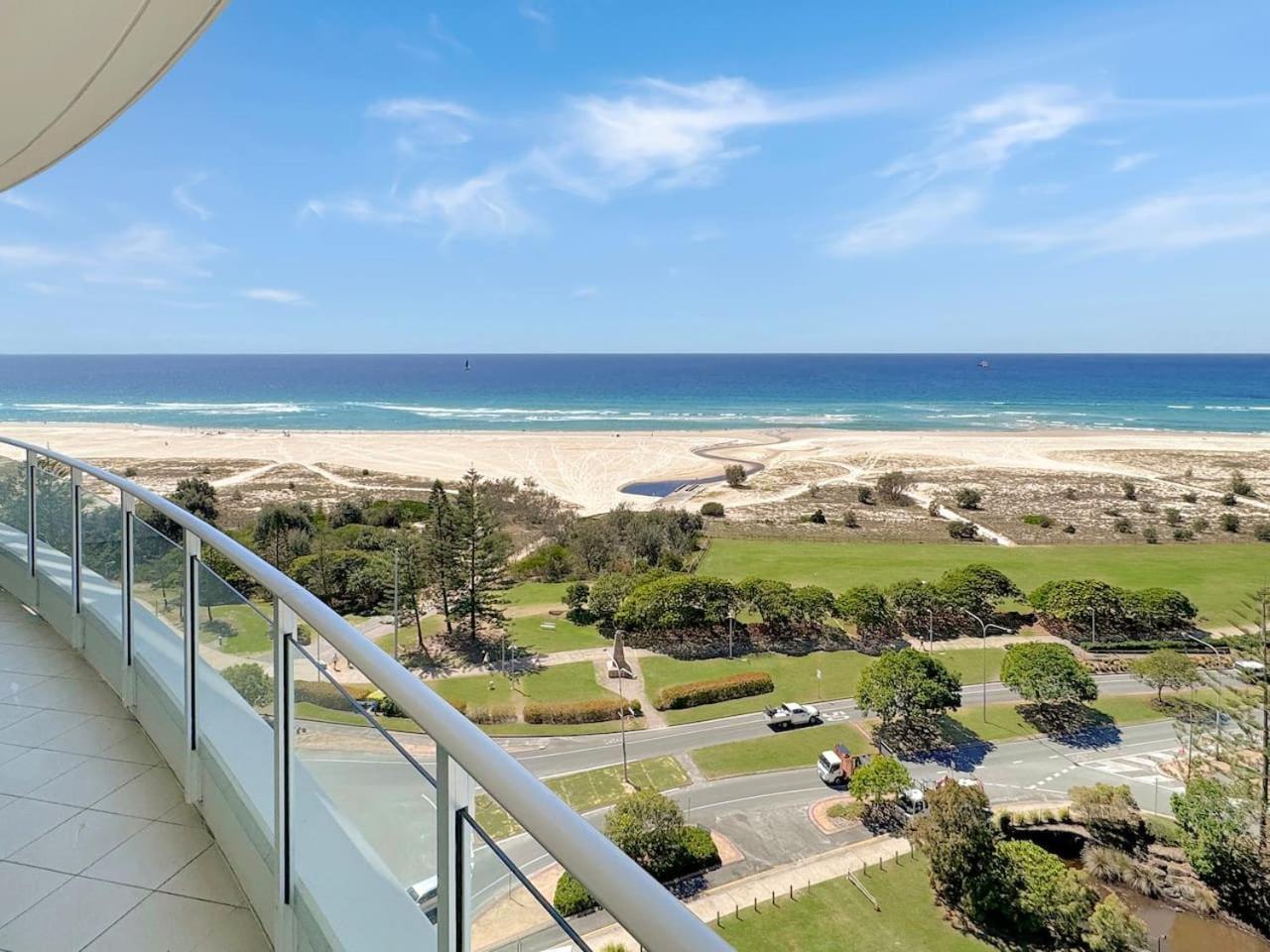 Apartment New 2 Level Coastal Luxe Penthouse With Rooftop Gold Coast
