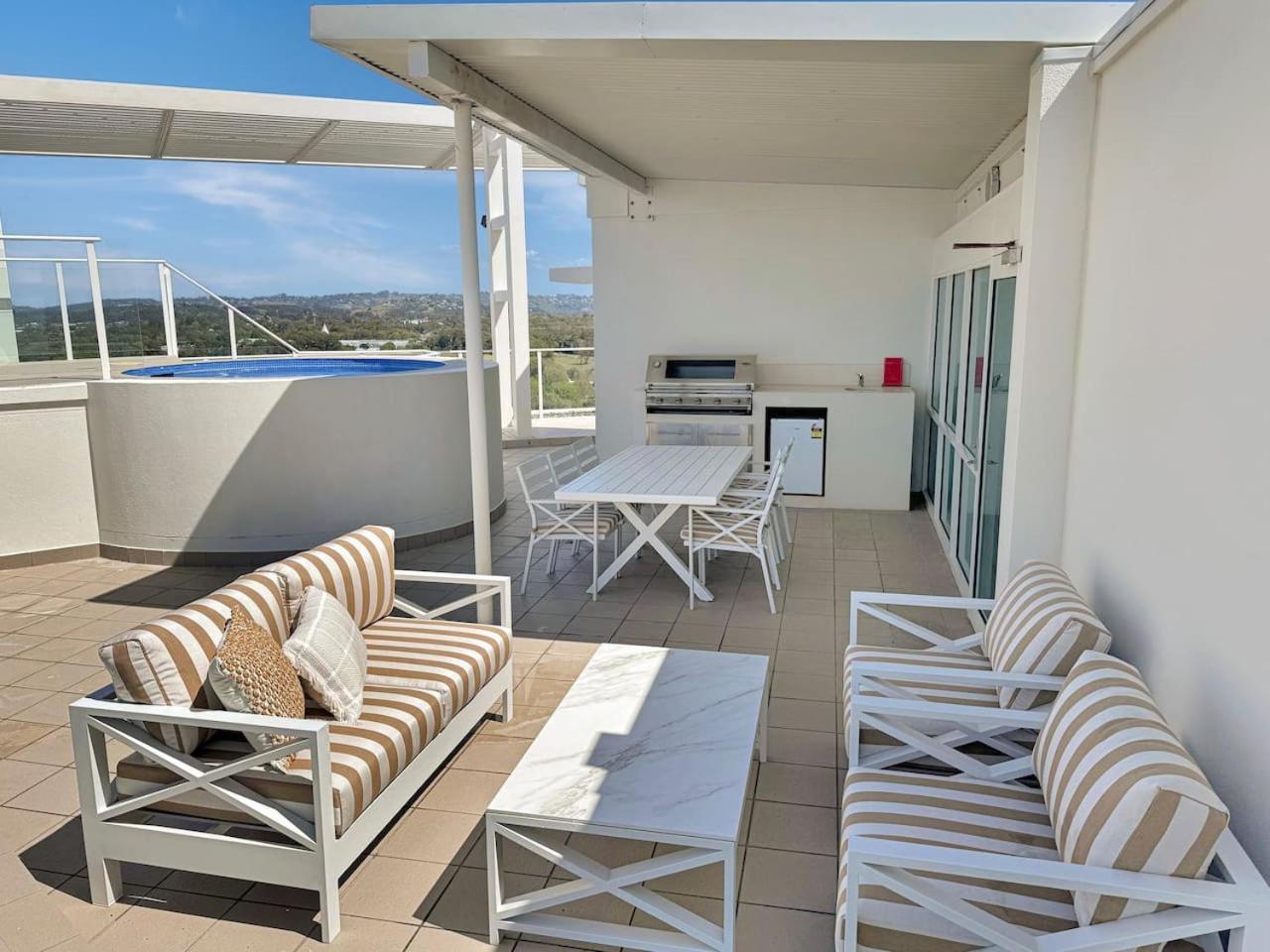 New 2 Level Coastal Luxe Penthouse With Rooftop