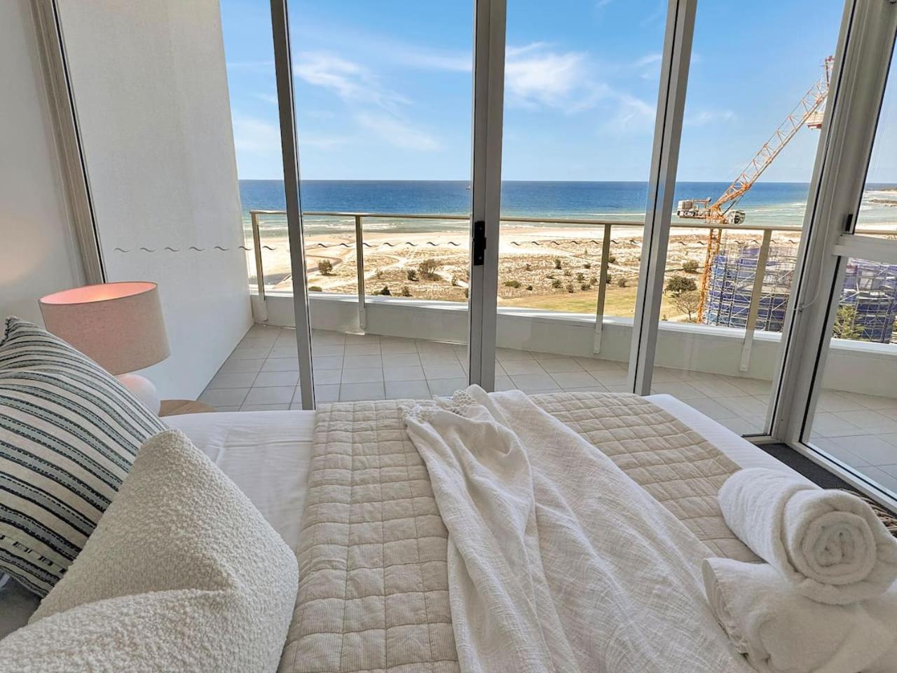 New 2 Level Coastal Luxe Penthouse With Rooftop Apartment