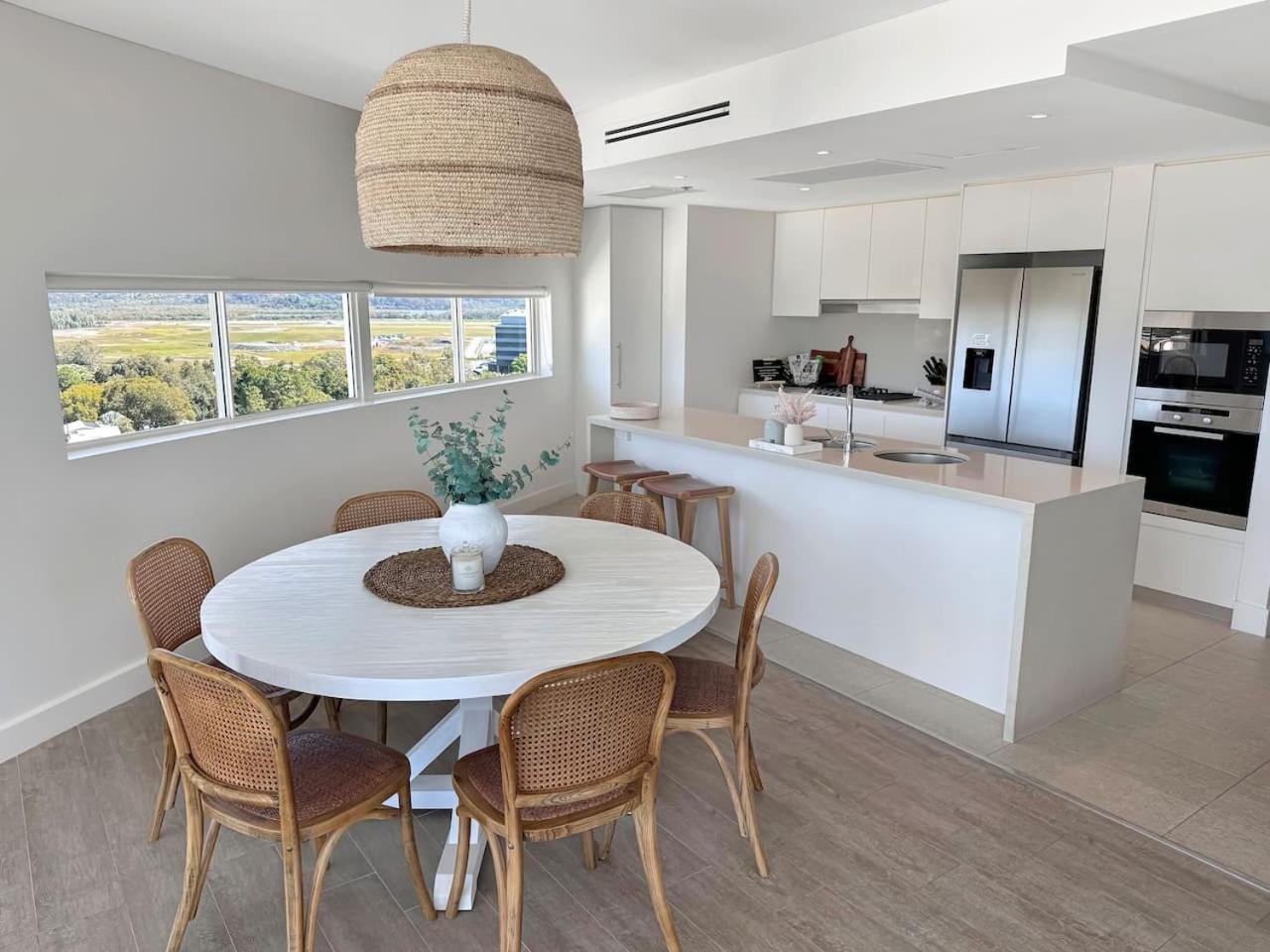 Apartment New 2 Level Coastal Luxe Penthouse With Rooftop *