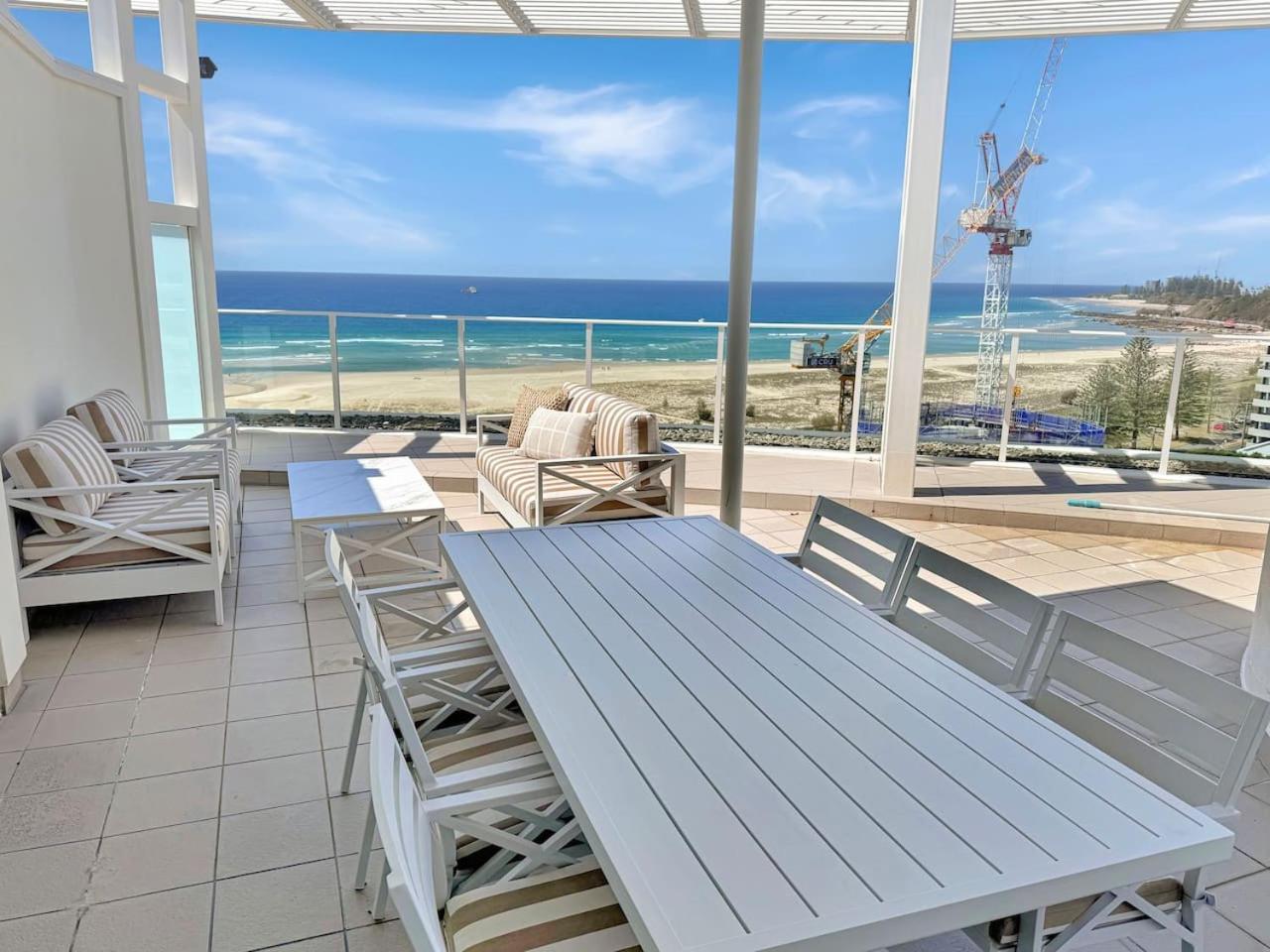 Apartment New 2 Level Coastal Luxe Penthouse With Rooftop