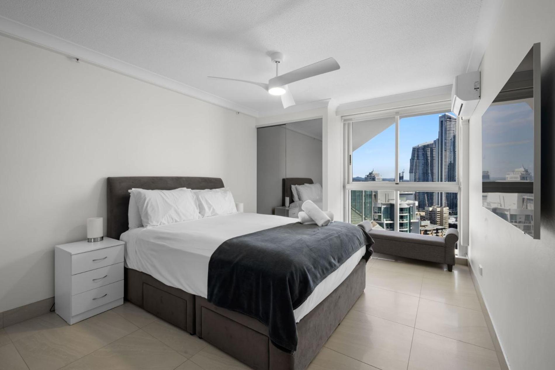 Peninsula Surfers Paradise - Hosted By Coastal Letting *