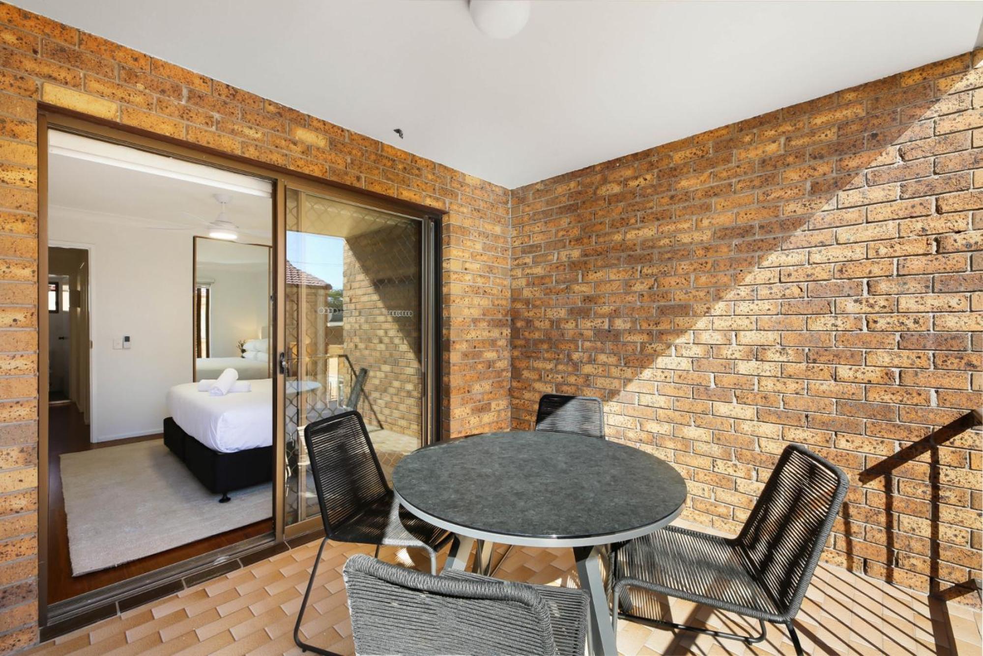 Coastal 2-bed With Balcony 200m From * Gold Coast