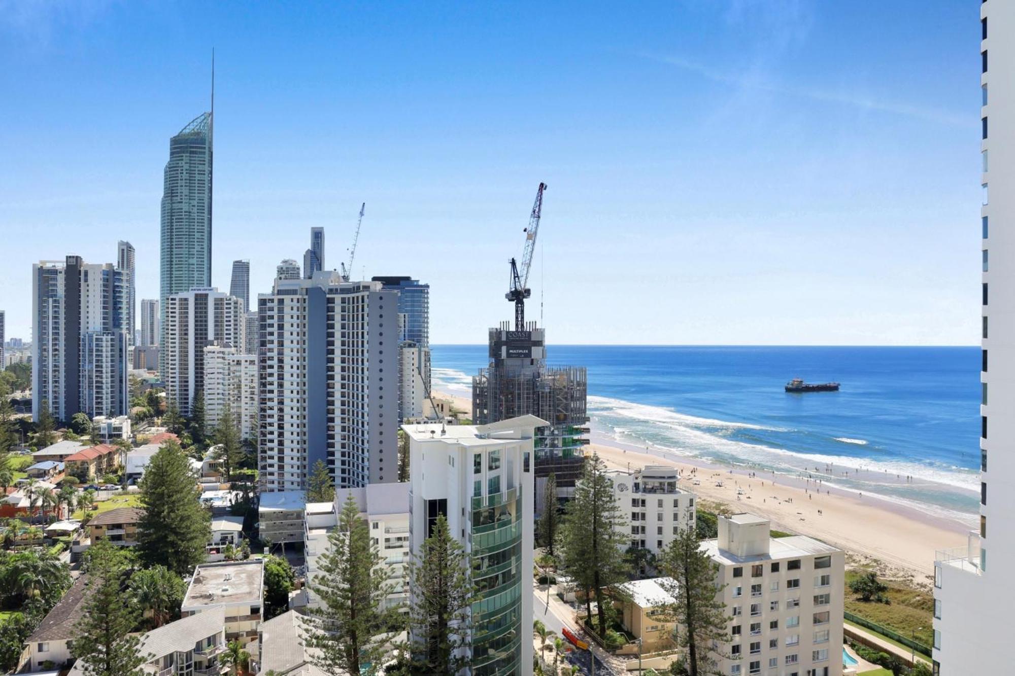 Surfers Paradise Escape With Premium Amenities Apartment