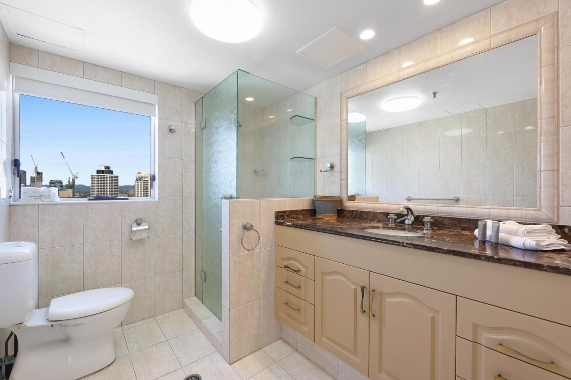 Surfers Paradise Escape With Premium Amenities Apartment Gold Coast