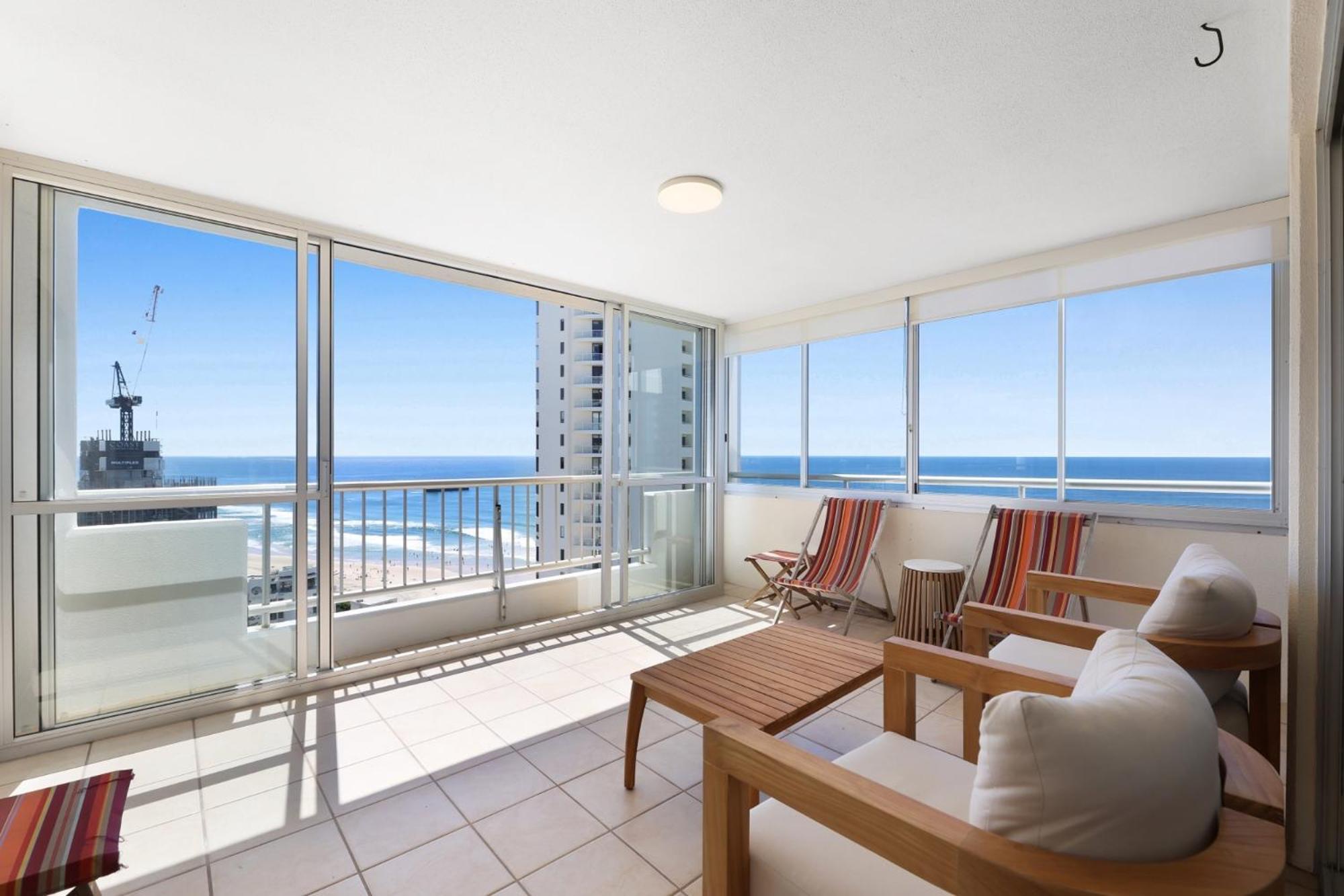 Surfers Paradise Escape With Premium Amenities *