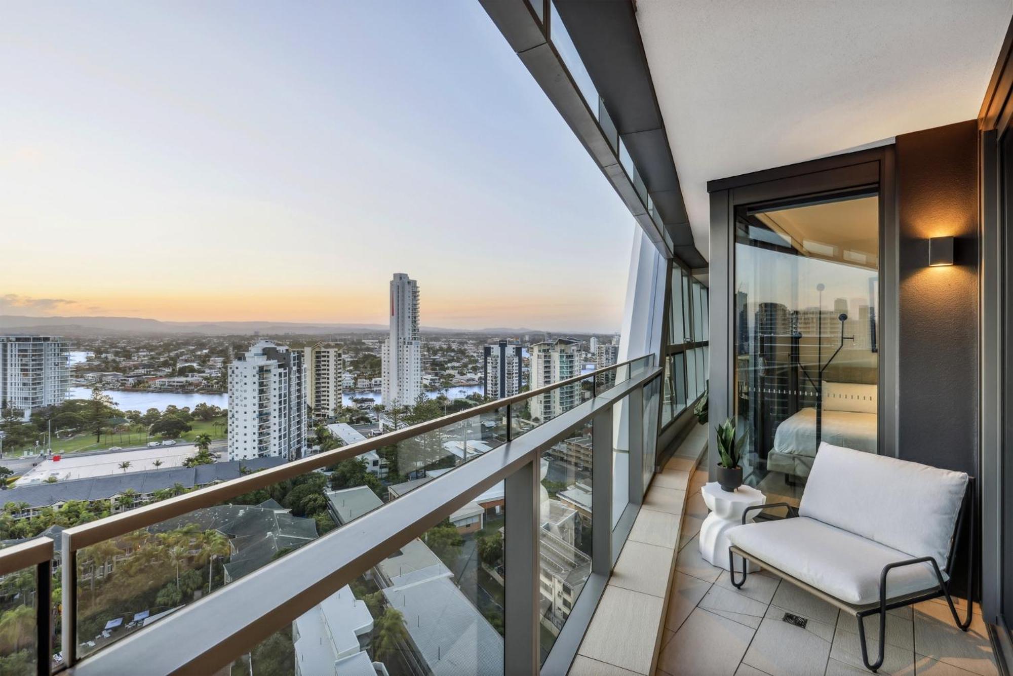 Jewel Luxury Beachside 2-bed With Water View Gym Apartamento