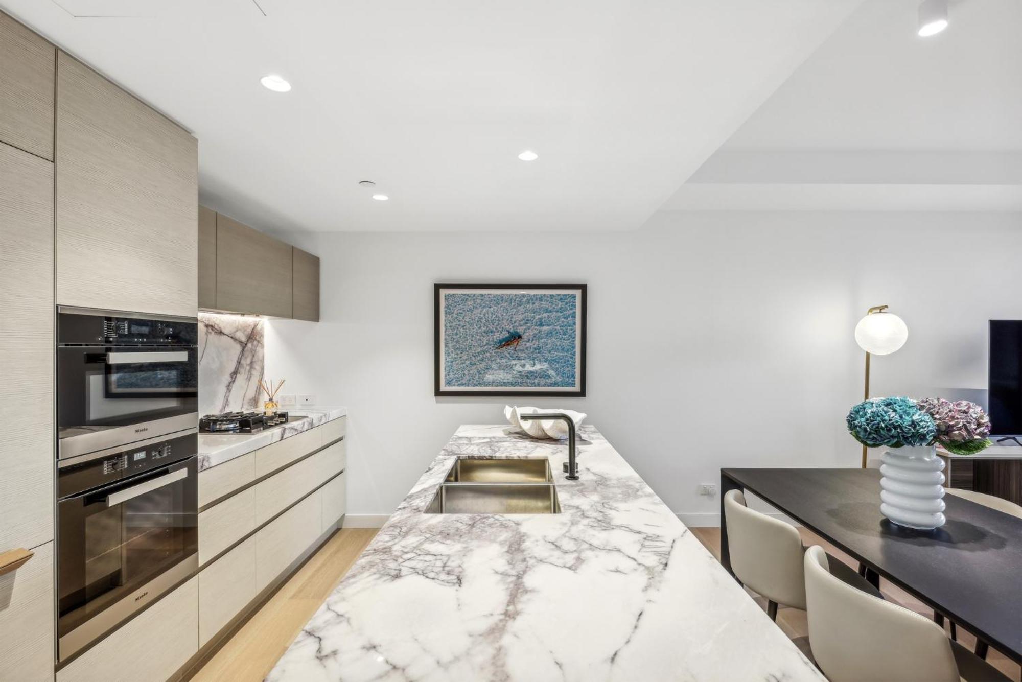 Jewel Luxury Beachside 2-bed With Water View Gym Gold Coast