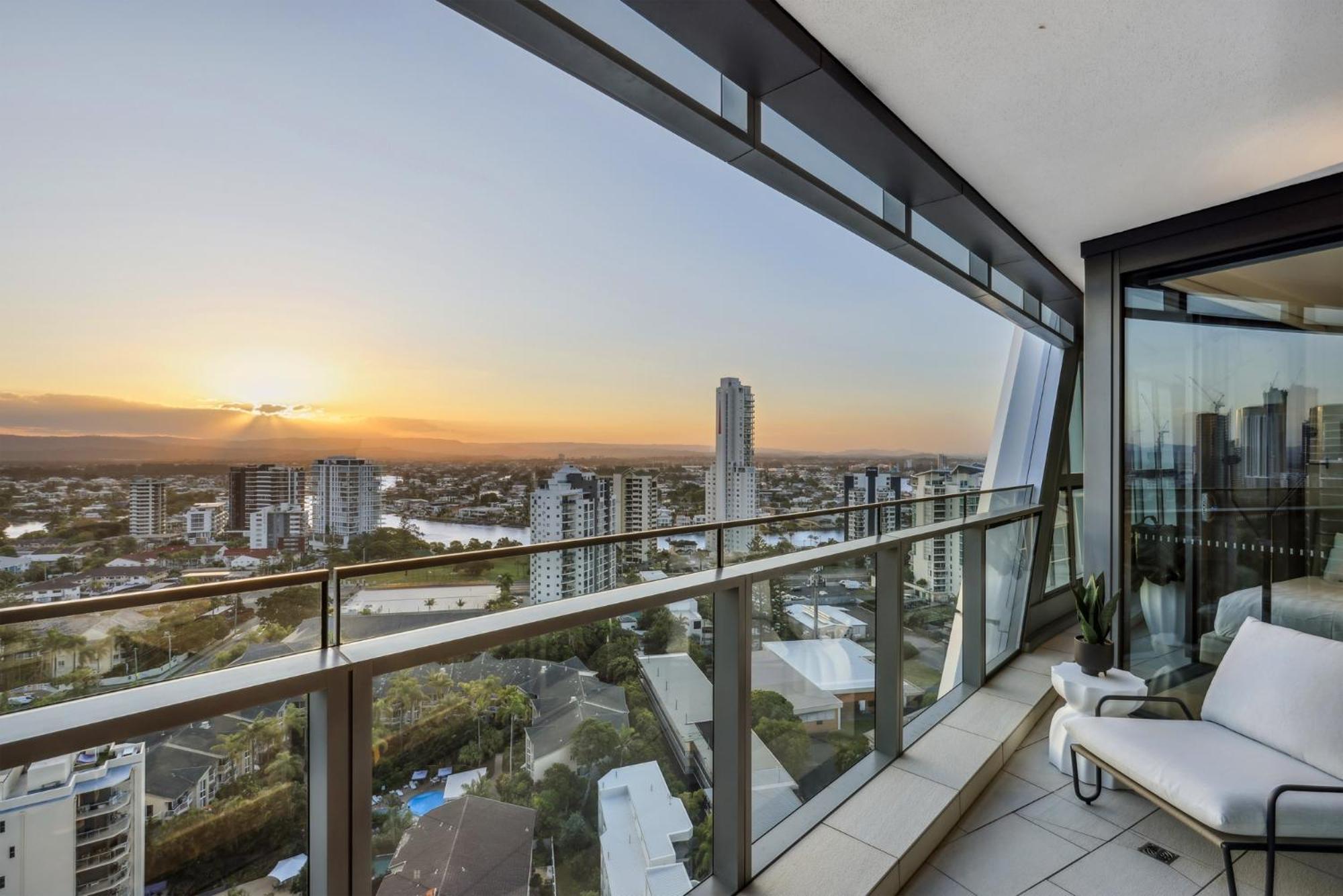 Jewel Luxury Beachside 2-bed With Water View Gym *