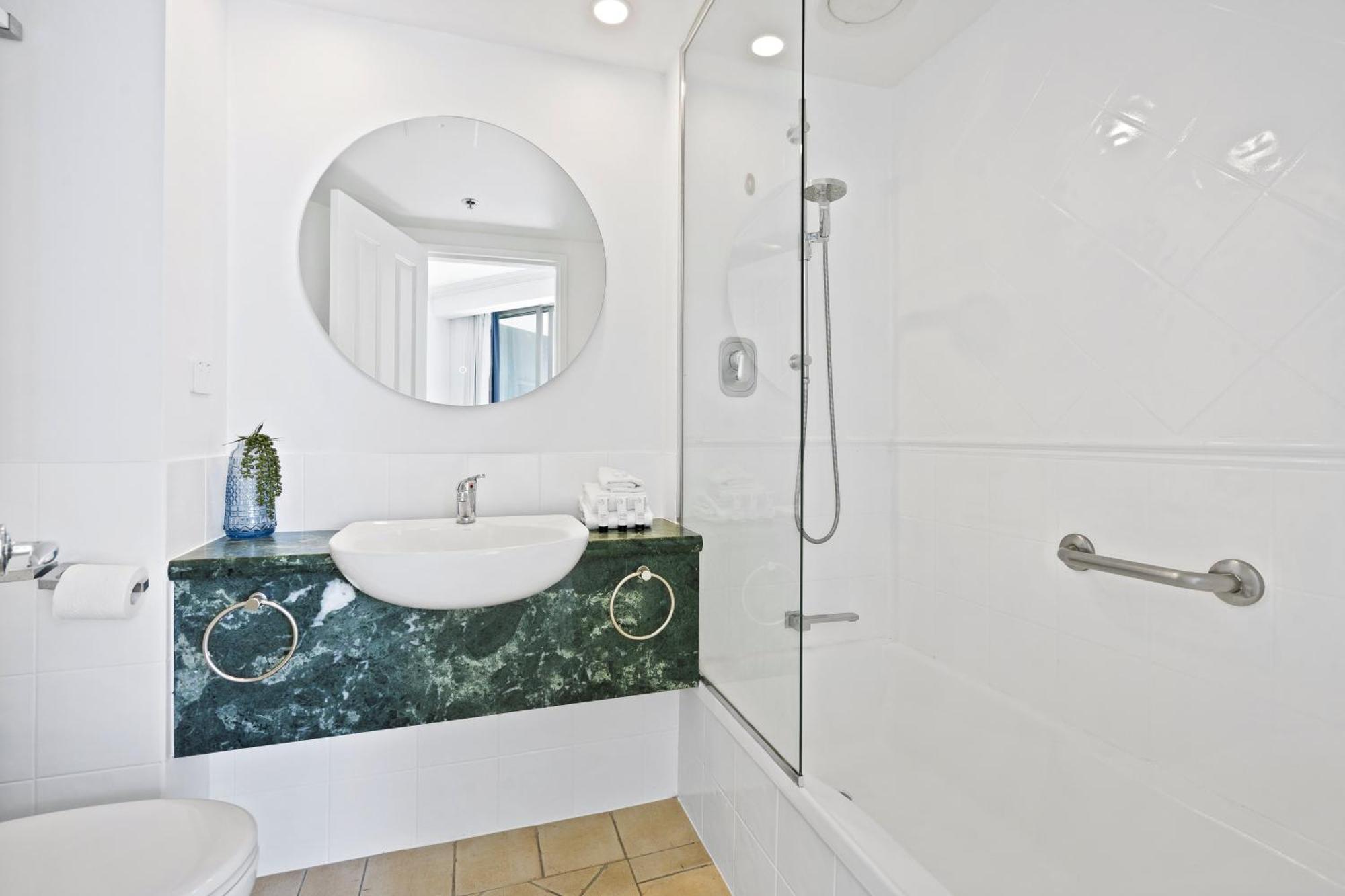 Apartment Interconnecting 2 Bedroom Unit At Legends — Q Gold Coast