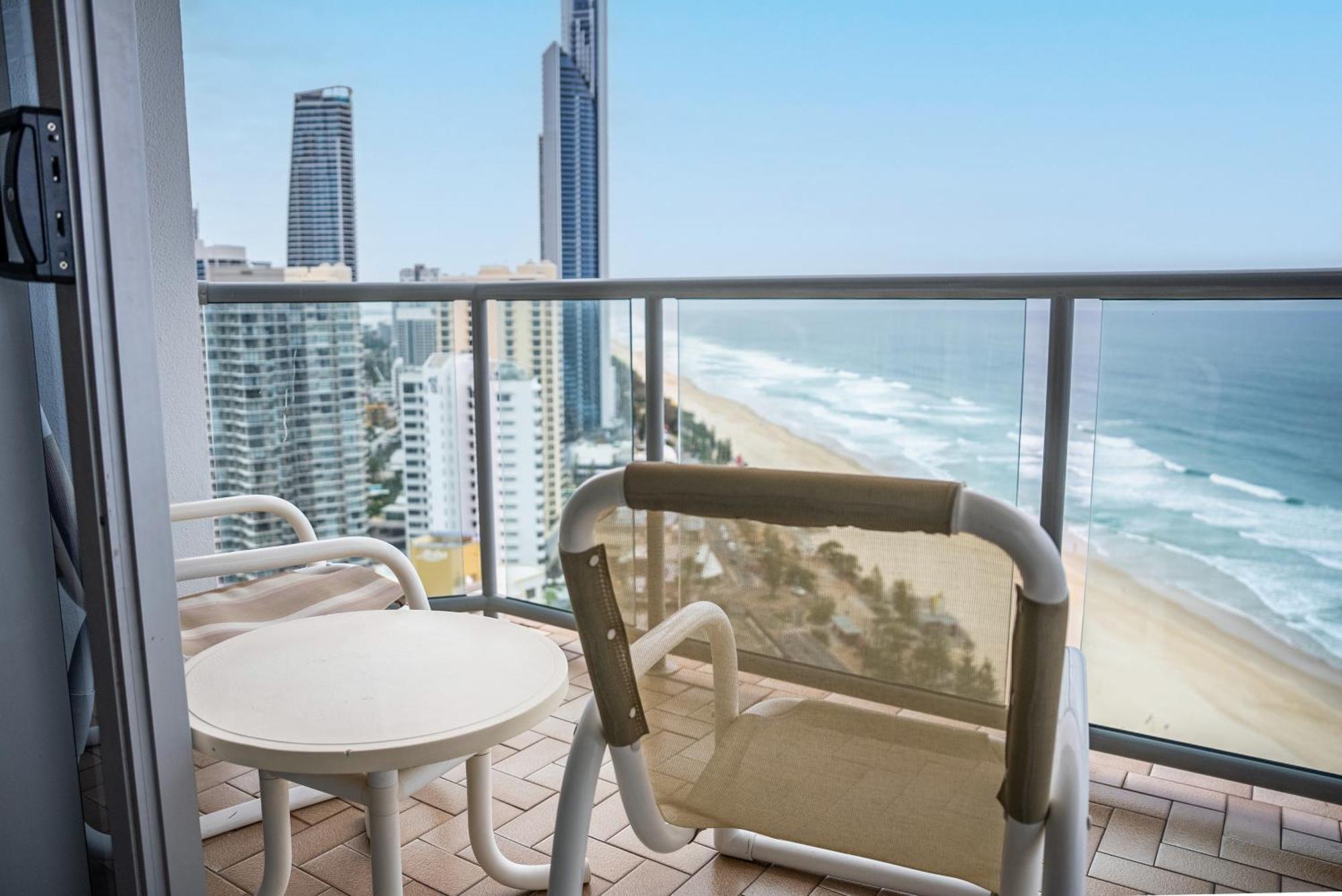 Peninsula Surfers Paradise Apartment