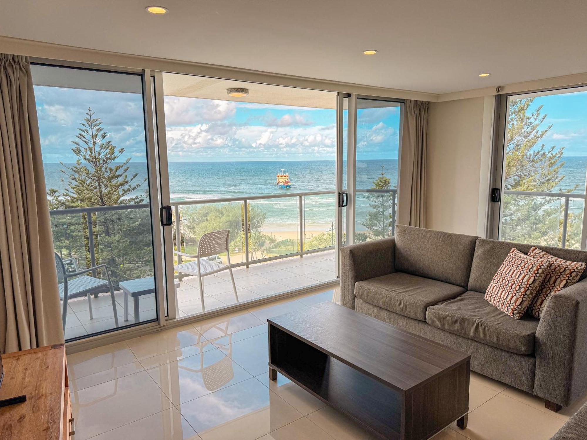 Peninsula - By Holidays * Gold Coast