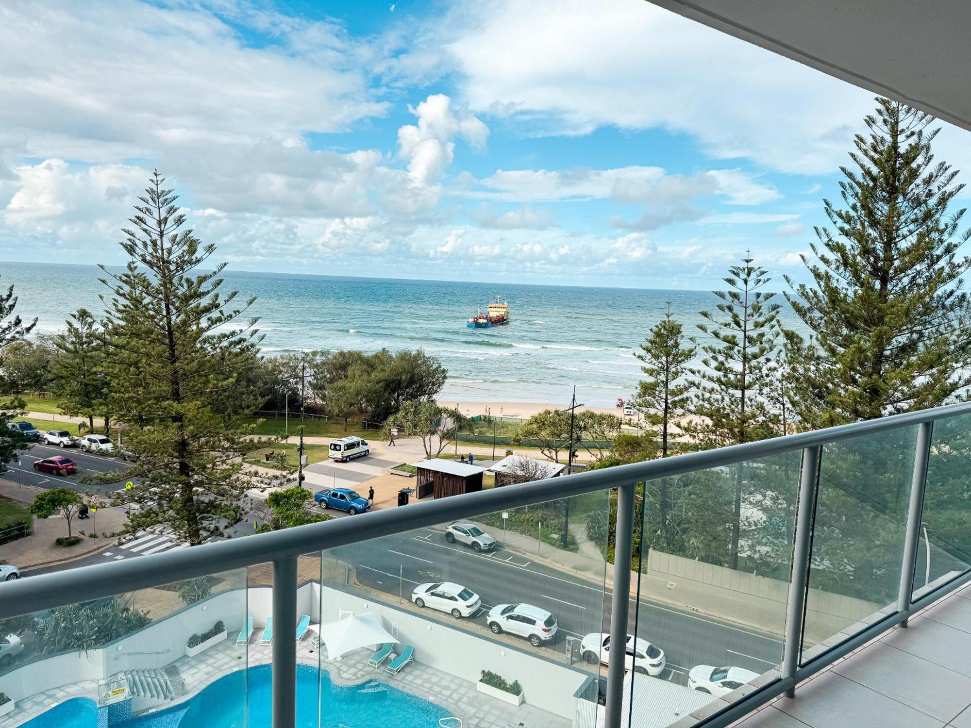 Peninsula - By Holidays * Gold Coast