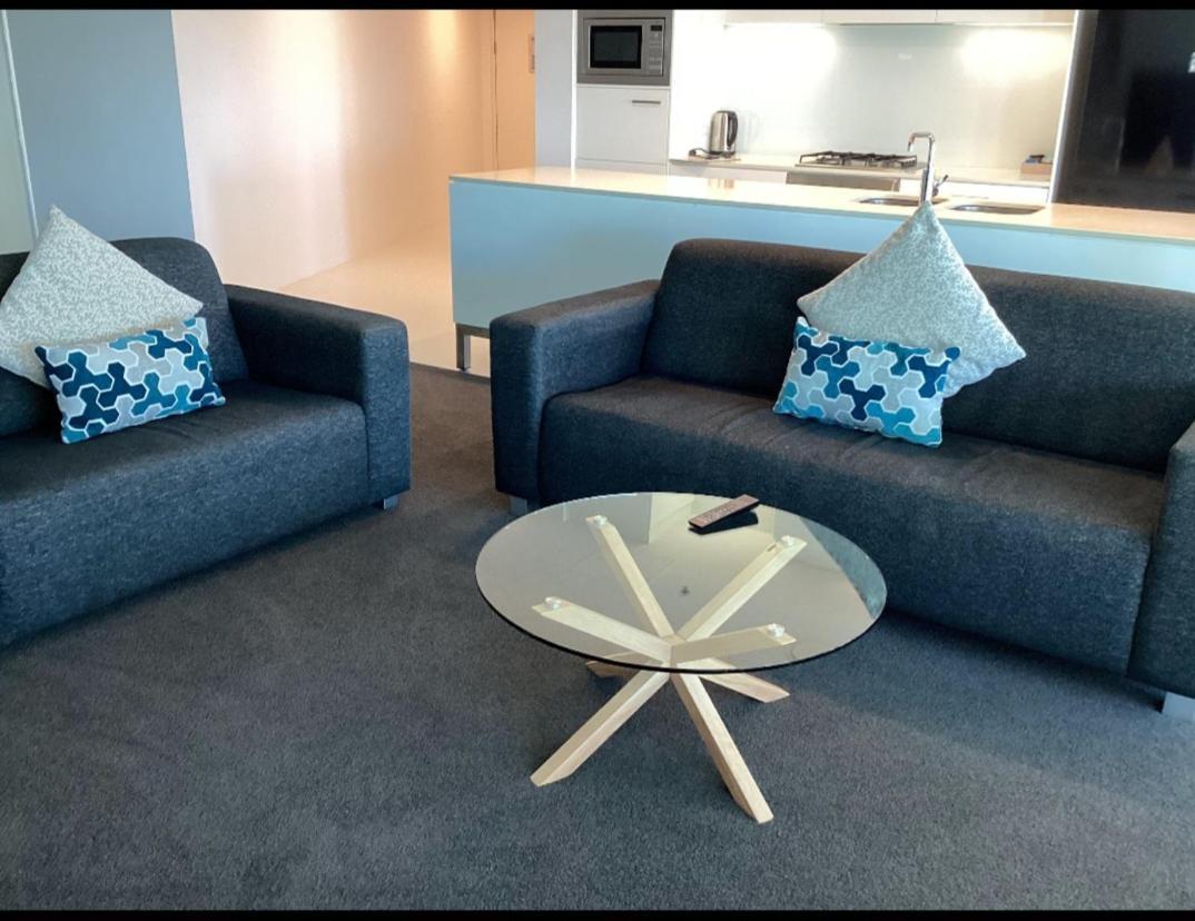 Serain Residences On 9 Hamilton Avenue * Gold Coast
