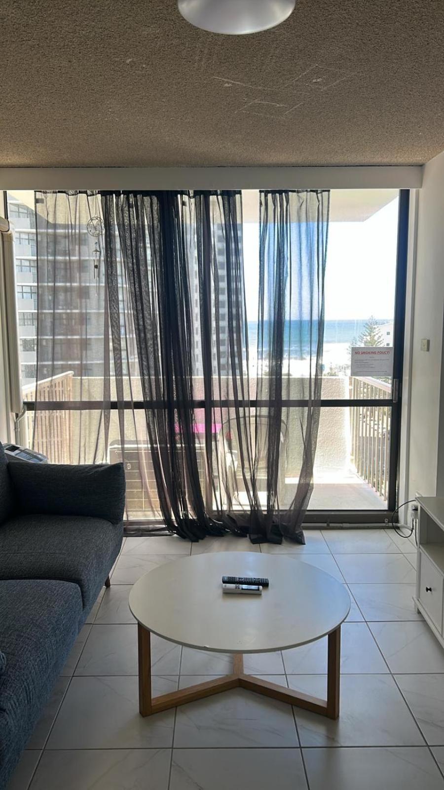 Surfers Private Apartment