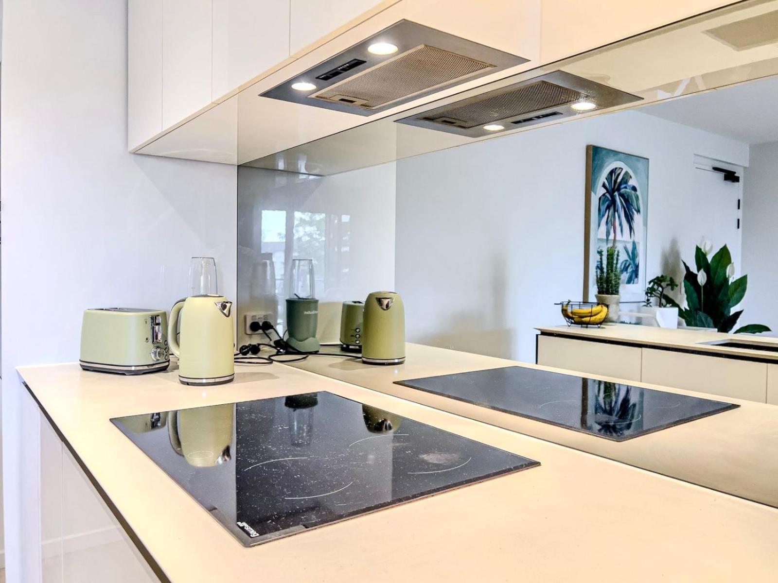 Palm Luxury Getaway Apartment