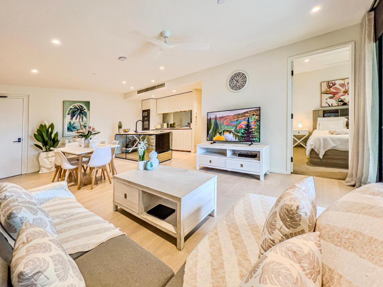 Palm Luxury Getaway Apartment