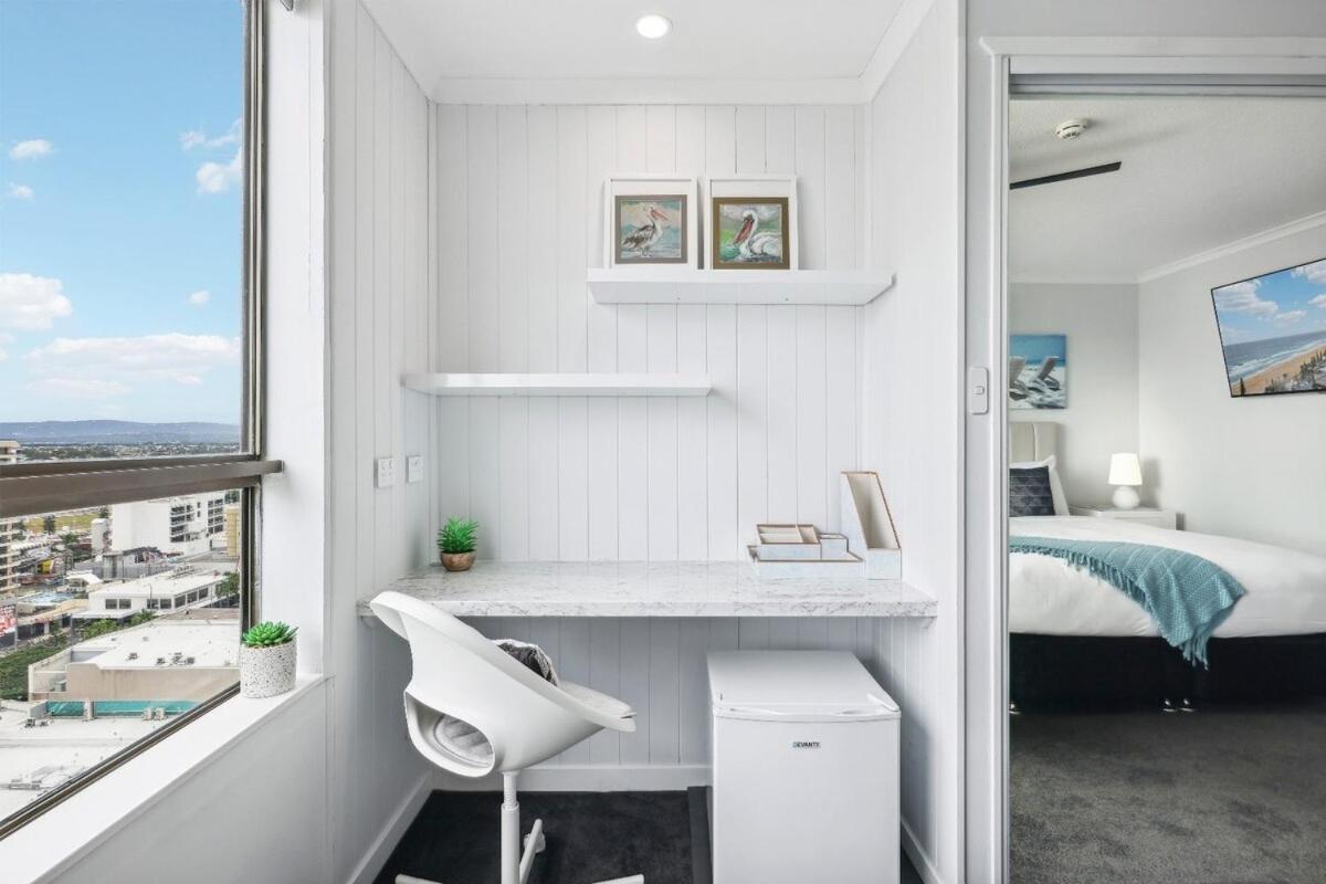 Ocean Views Level 17 Pool Gym Sauna Apartment